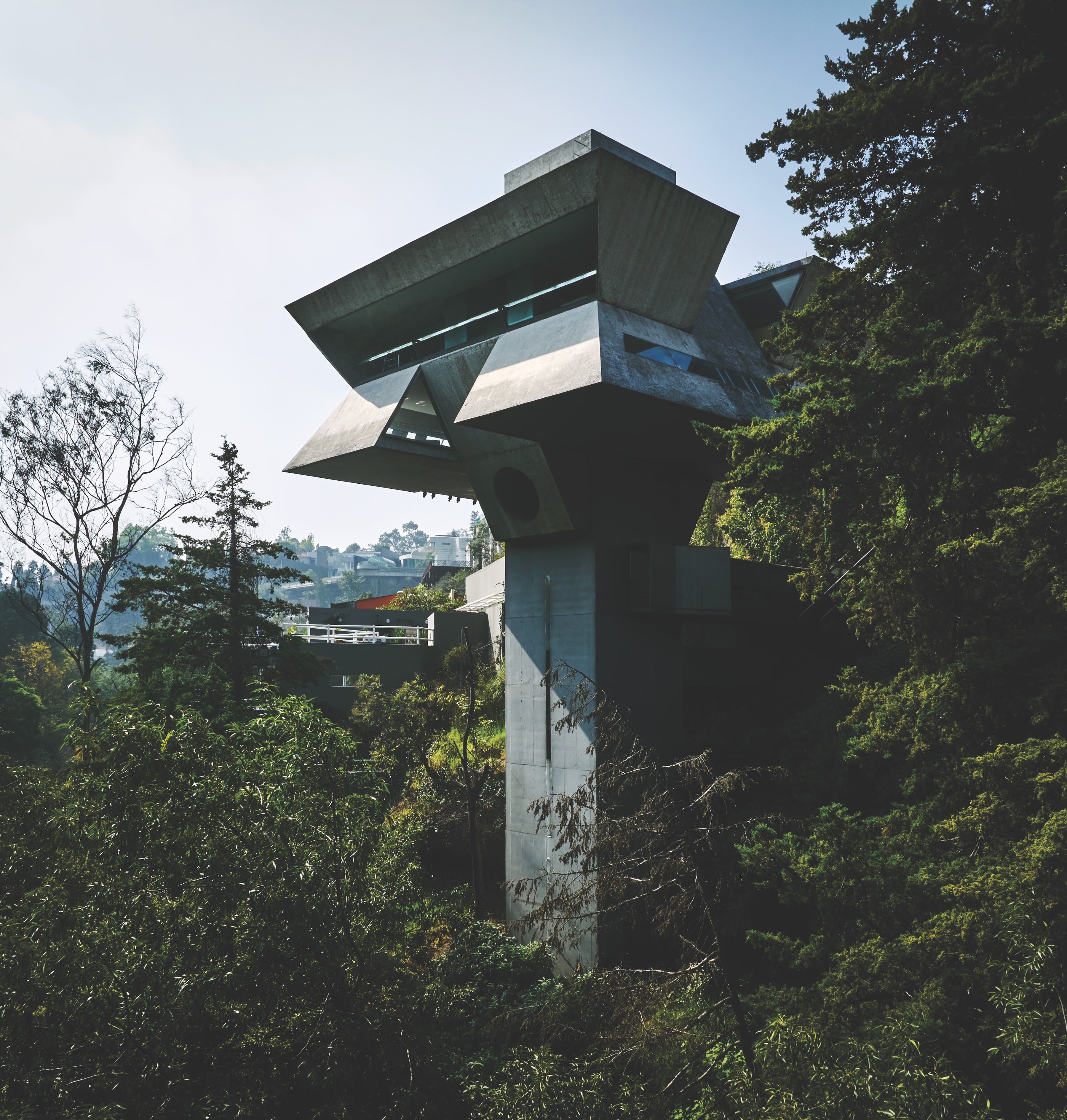 Agust&amp;iacute;n Hern&amp;aacute;ndez Navarro's modernist home Casa Praxis in Mexico City