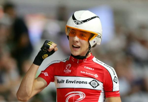 Dale Parker (SA) pumps his fist after winning the U19 men's individual pursuit