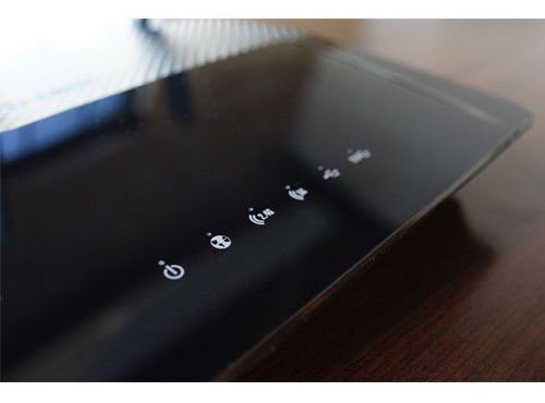 An LED panel indicates the current status of the D-Link DIR-880L.