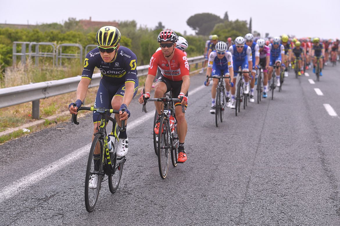 The pack on stage 7 of the Giro d'Italia