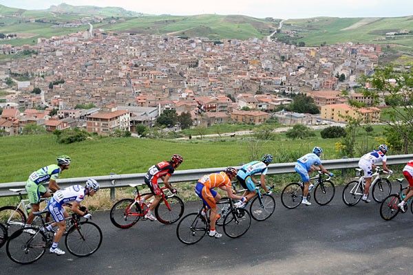 The peloton in Sicily