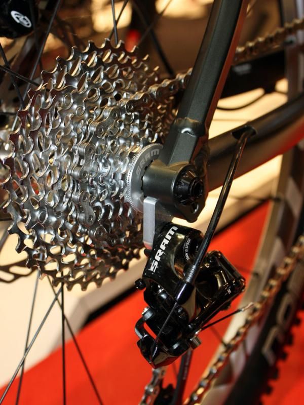 The 2011 Trailfox features 142x12mm thru-axle rear dropouts for additional torsional stiffness.