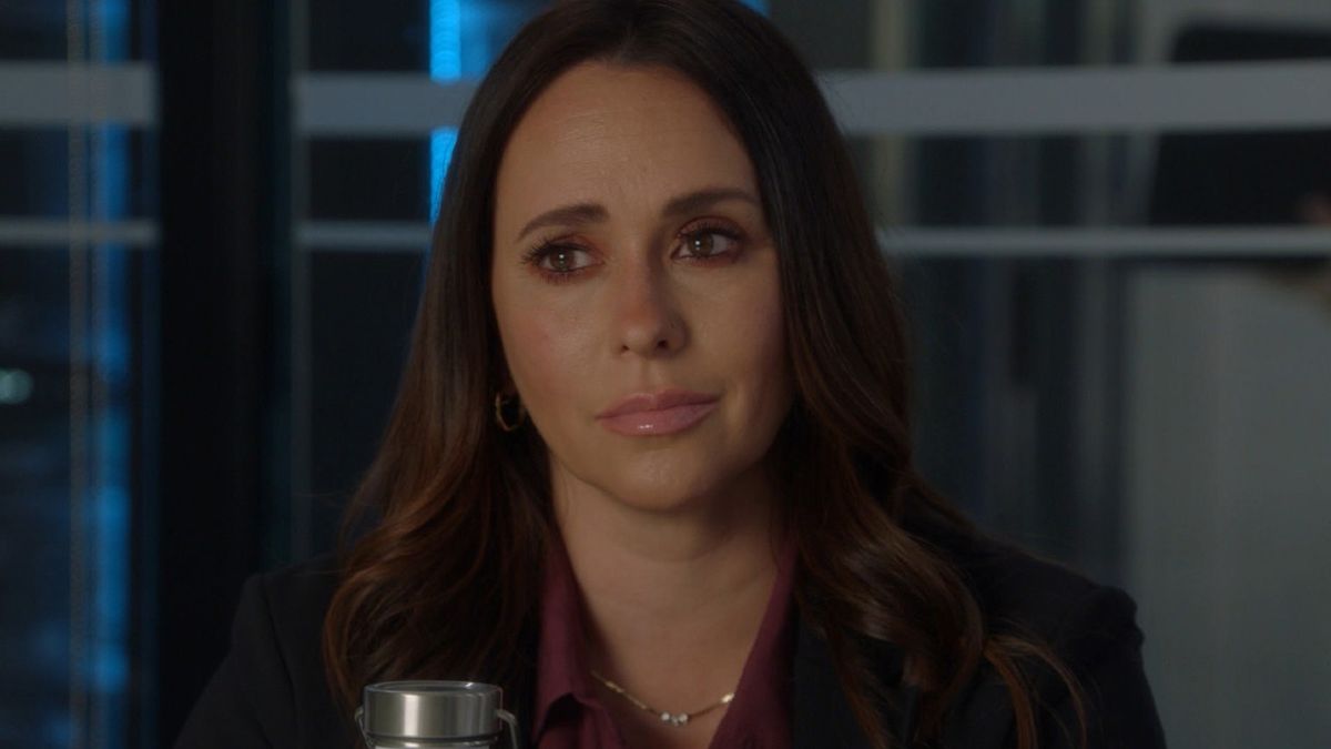 Jennifer Love Hewitt in 9-1-1