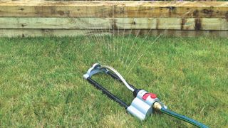Spear & Jackson BWF22 Oscillating Sprinkler in use watering a garden