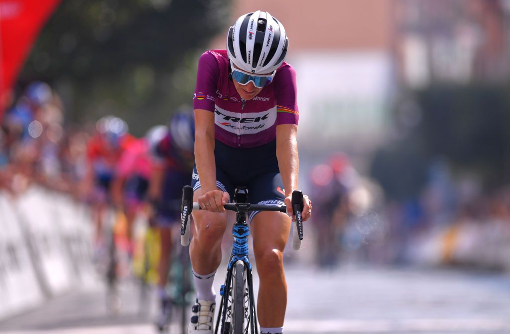 MADDALONI ITALY SEPTEMBER 17 Arrival Elisabeth DeignanArmitstead of The United Kingdom and Team Trek Segafredo UCI Leader Jersey during the 31st Giro dItalia Internazionale Femminile 2020 Stage 7 a 1125km stage from Nola to Maddaloni GiroRosaIccrea GiroRosa on September 17 2020 in Maddaloni Italy Photo by Luc ClaessenGetty Images