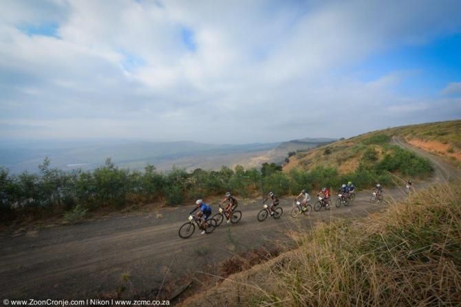 The leaders make their way up the Mount Verde climb for the second time