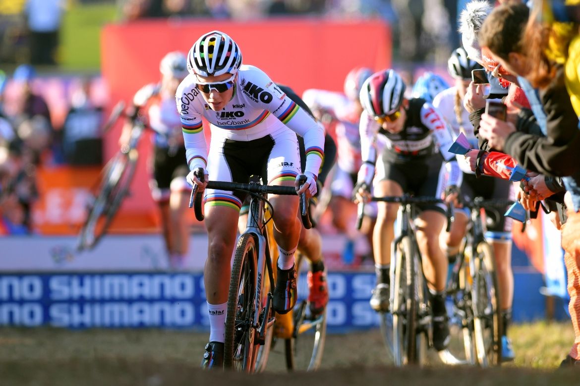 Sanne Cant tries to go clear