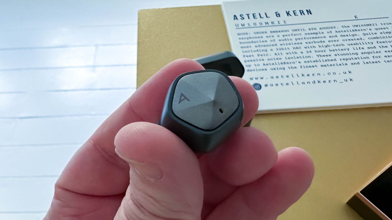 Astell&amp;Kern UW100 MK II hands-on shots