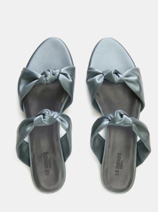 Le Monde Beryl , Knot Sandal Flat / Silver Satin