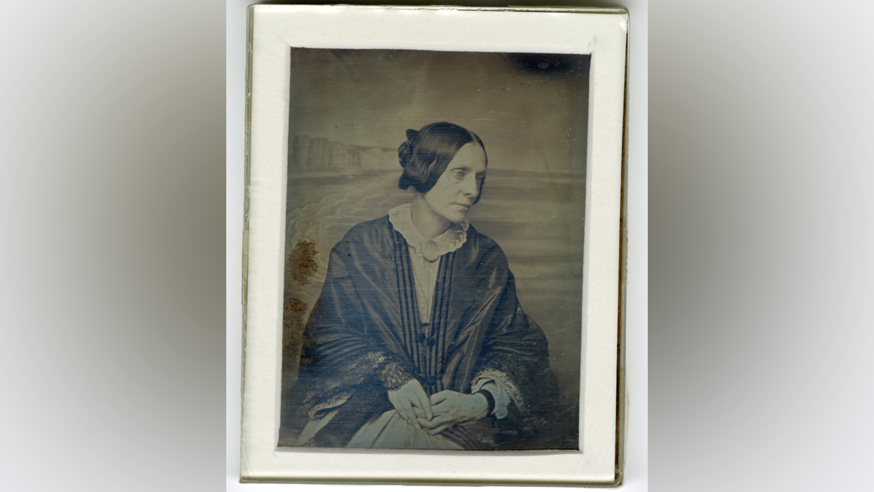 Portrait of a woman.