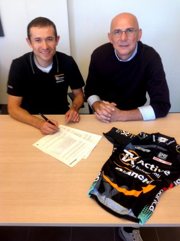 Leonardo Paez with TX Active-Bianchi&rsquo;s team manager Massimo Ghirotto