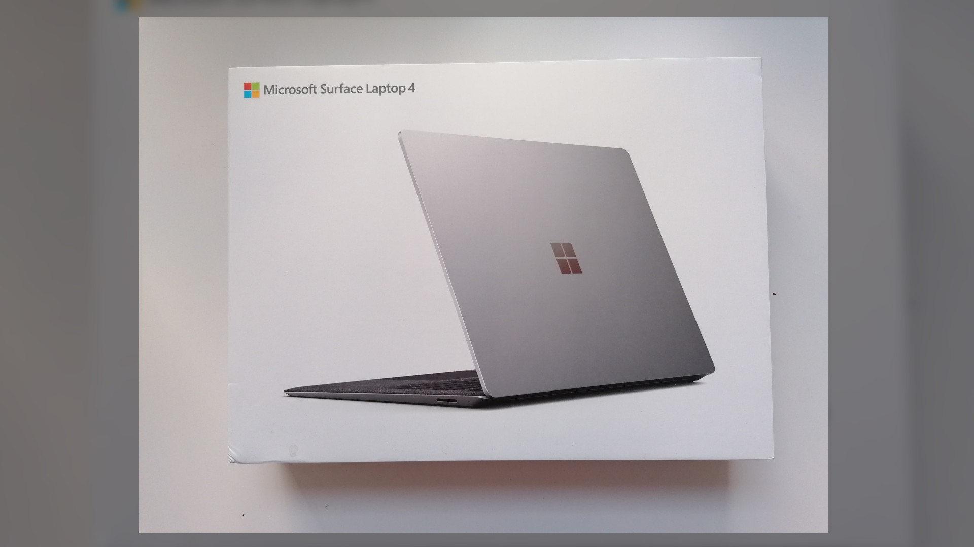 Microsoft Surface Laptop 4 box_Mina Frost