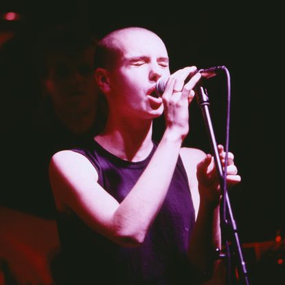 Sin&eacute;ad O'Connor performing
