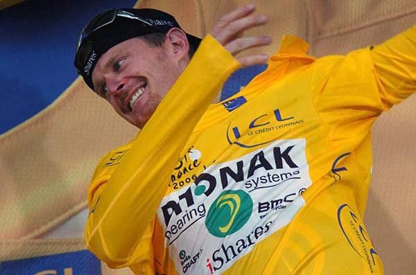 Floyd Landis (Phonak) is happy with this yellow jersey