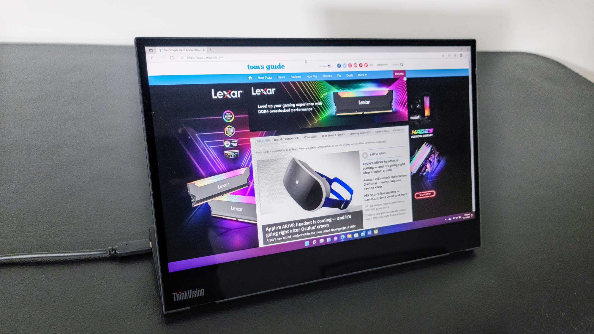Lenovo ThinkVision M14t web browsing