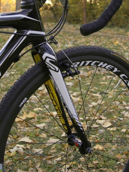The straight-bladed Ritchey WCS Carbon Cross fork provided a stiff front end that matched up well with the rest of the bike