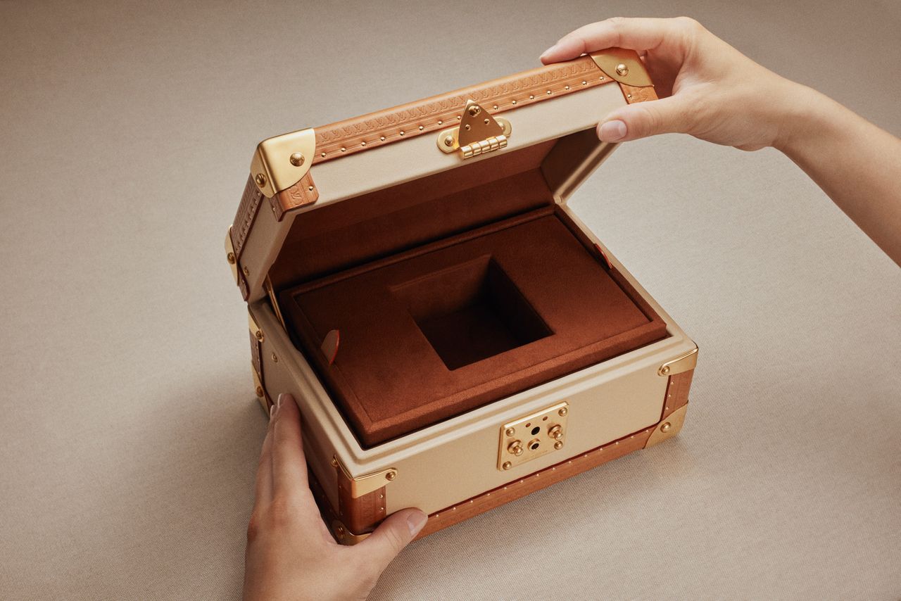 Creating the accessory set for the Classic Turbo created by Singer and Louis Vuitton