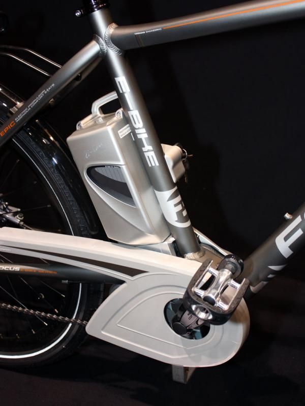 The seat tube-mounted Panasonic battery and drive system on the Focus Jafira Speed takes up a lot of room so the frame is built with extra-long chain stays.