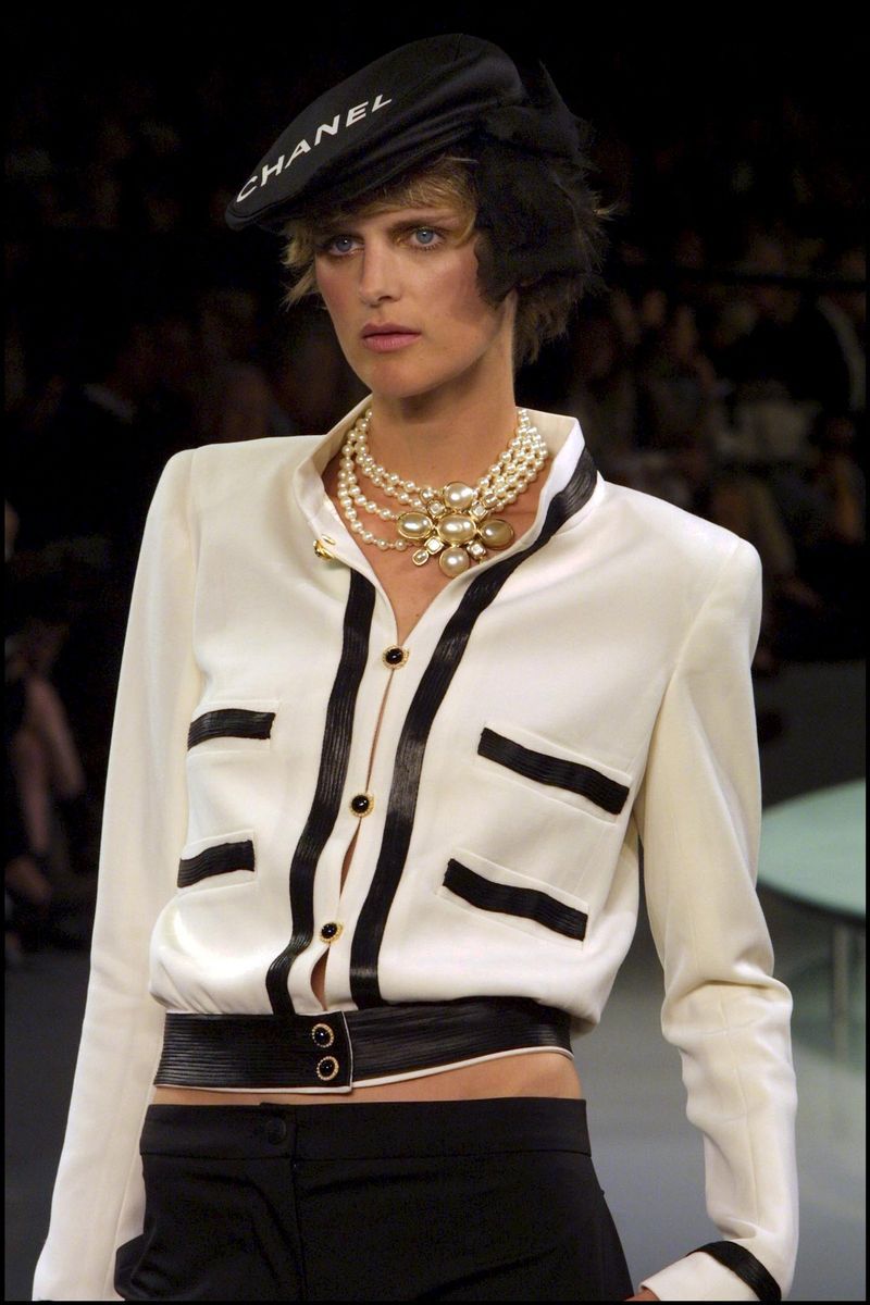 10112001 paris chanel 2002 spring summer ready to wear fashion show photo by pool simonstevensgamma rapho via getty images