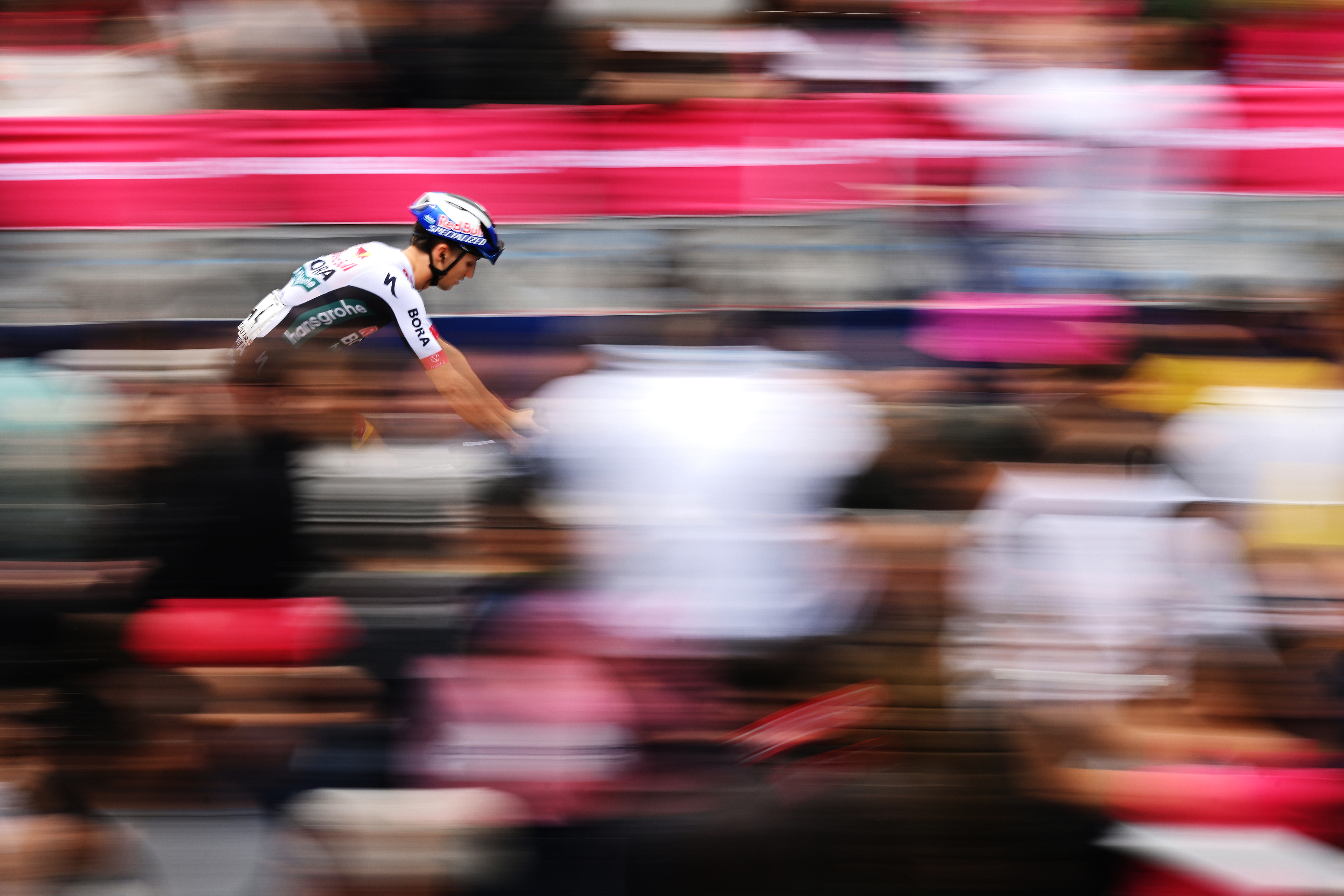 POTENZA, ITALY - MAY 15: Jai Hindley of Australia and Team Red Bull - BORA - hansgrohe prior to the 108th Giro d'Italia 2025, Stage 6 a 227km stage from Potenza to Napoli / #UCIWT / on May 15, 2025 in Potenza, Italy. (Photo by Dario Belingheri/Getty Images)