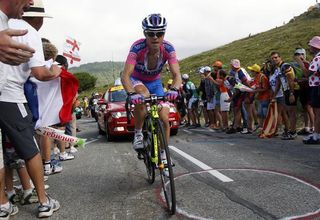 Damiano Cunego (Lampre-ISD) limits his losses on Plateau de Beille.