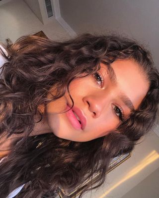 @zendaya com ondas de sereia