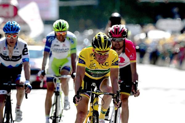 Yellow jersey Thomas Voeckler (Europcar) chased furiously to regain contact with his GC rivals after he rode into a car park on the final descent, but he fell short.