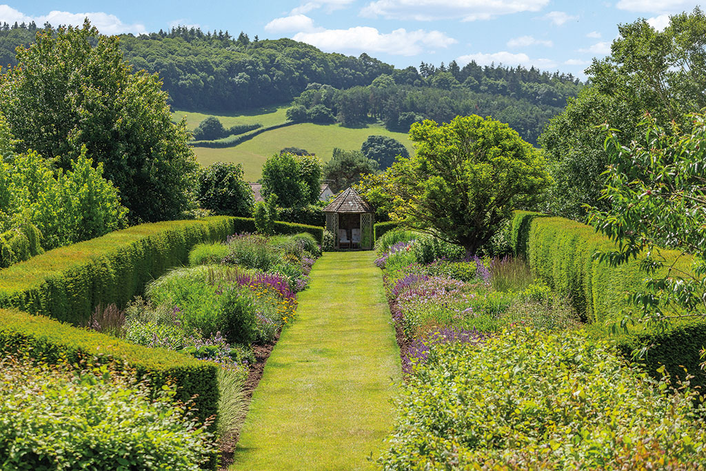 Houses for sale with impressive gardens: High Garden, Kenton Exeter