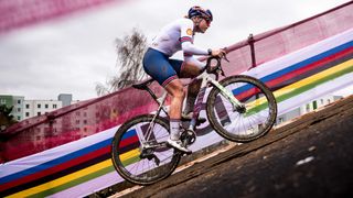 Canyon Tempr CFR shoe being worn on a gravel bike