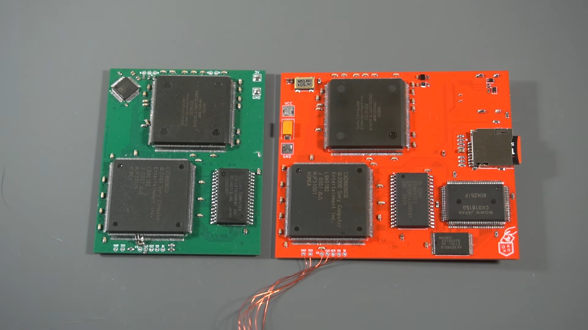 جهاز PlayStation الهجين، تم إنشاؤه من خلال الجمع بين مكونات من وحدتي تحكم PS1 مختلفتين ودمجهما مع لوحة XStation وHDMI