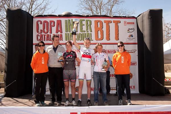 Maja Wloszczowska (CCC Polkowice) on the podium in Banyoles