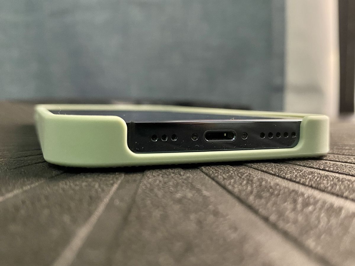 Native Union Clic Canvas Magsafe Compatible Sage Bottom Ports