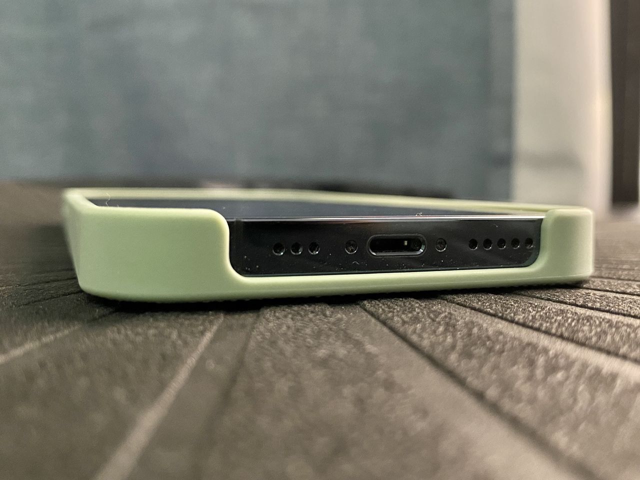 Native Union Clic Canvas Magsafe Compatible Sage Bottom Ports