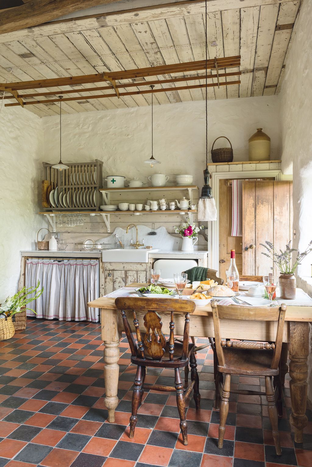 Cottage kitchens: 16 inspiring ideas for your room | Real Homes