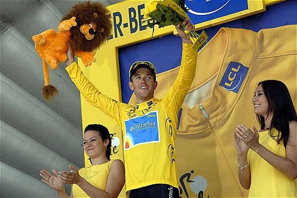Kim Kirchen takes the spoils of the yellow jersey podium.