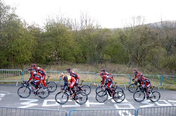 The BMC team rolls up the C&ocirc;te de La Redoute climb.