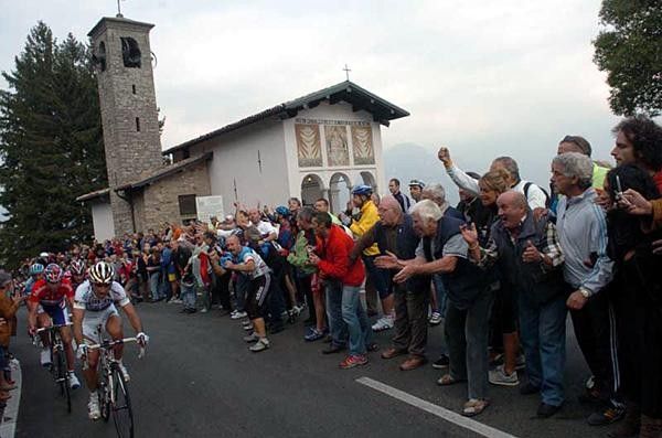 Ghisallo sees Paolo Bettini (Quick-Step) another great champion pass