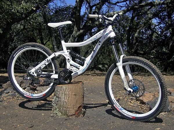 The new Big Hit also gets a new rear suspension layout that allows for lower standover heights and more seatpost adjustment than before.