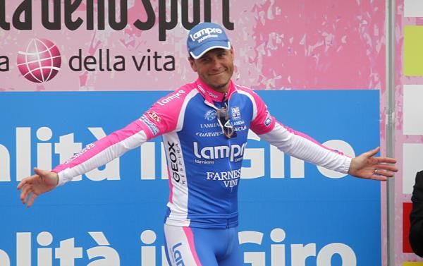 Alessandro Petacchi steps up to the podium.