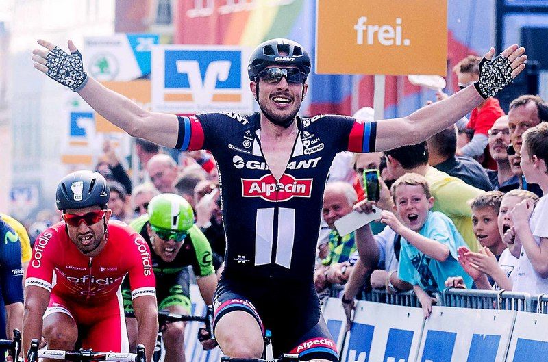 John Degenkolb (Giant-Alpecin) moves into the race lead with stage 2 victory