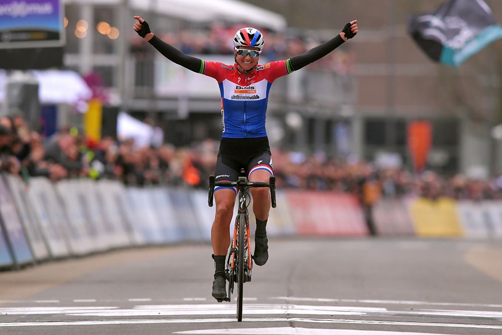 Chantal Blaak (Boels Dolmans) wins Omloop Het Nieuwsblad