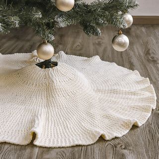 LimBridge Knitted Christmas Tree Skirt: 36 Inches