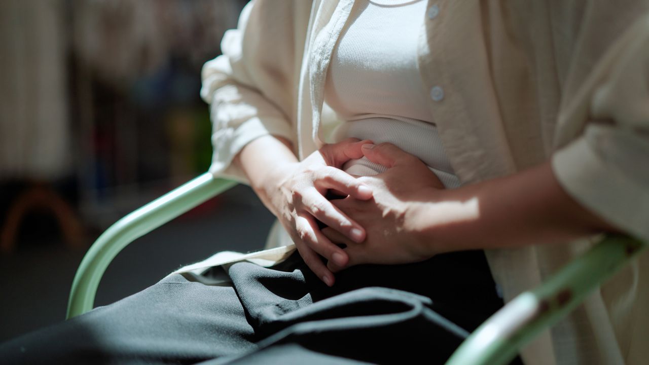  Early research hints at why women experience more severe gut pain than men do 