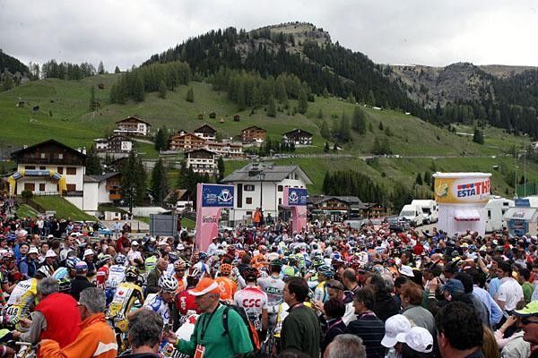 The start area was packed with people