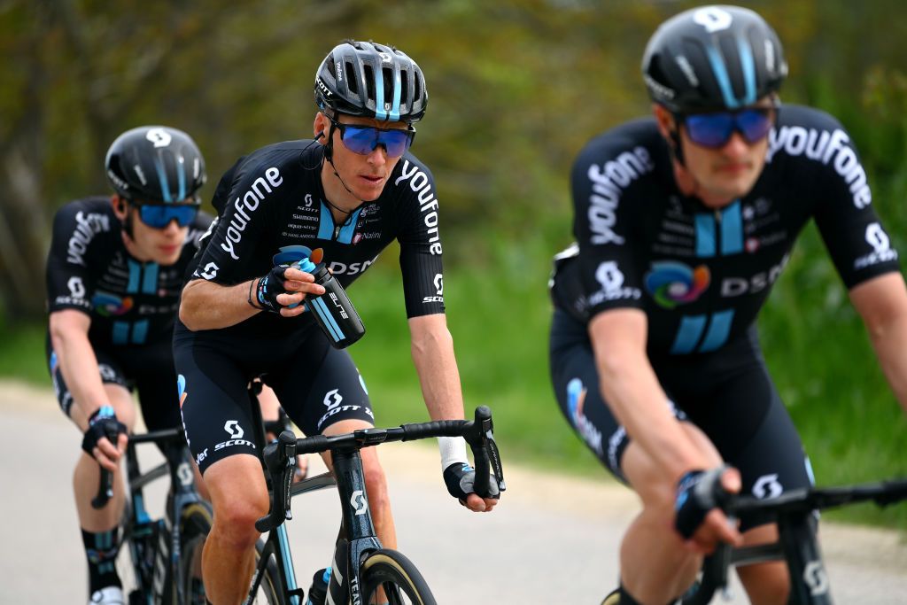 VISEGRAD HUNGARY MAY 06 Romain Bardet of France and Team DSM rides whilst drinking during the 105th Giro dItalia 2022 Stage 1 a 195km stage from Budapest to Visegrd 337m Giro WorldTour on May 06 2022 in Visegrad Hungary Photo by Tim de WaeleGetty Images