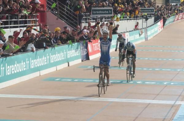 Tom Boonen winning Paris-Roubaix in 2005