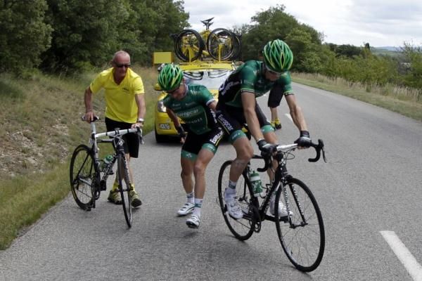 Pierre Rolland (Europcar) gets a push from Thomas Voeckler after flatting during stage 14 of the Tour de France