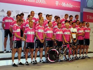 Full team roster with the Giant bike