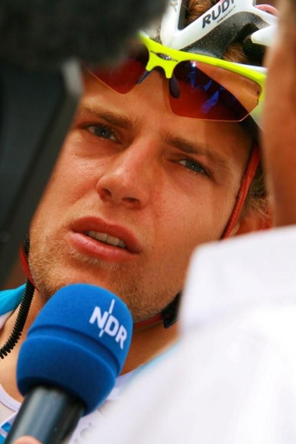 Gerald Ciolek (Team Milram) talking to German television.