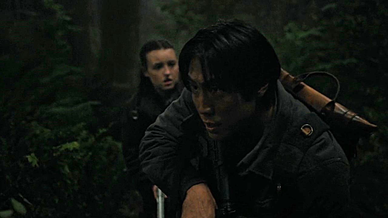 Bella Ramsey as Ellie and Young Mazino as Jesse on The Last of Us.